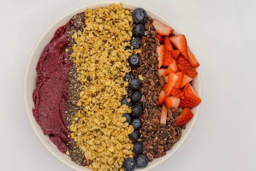 Food photography of a smoothie bowl